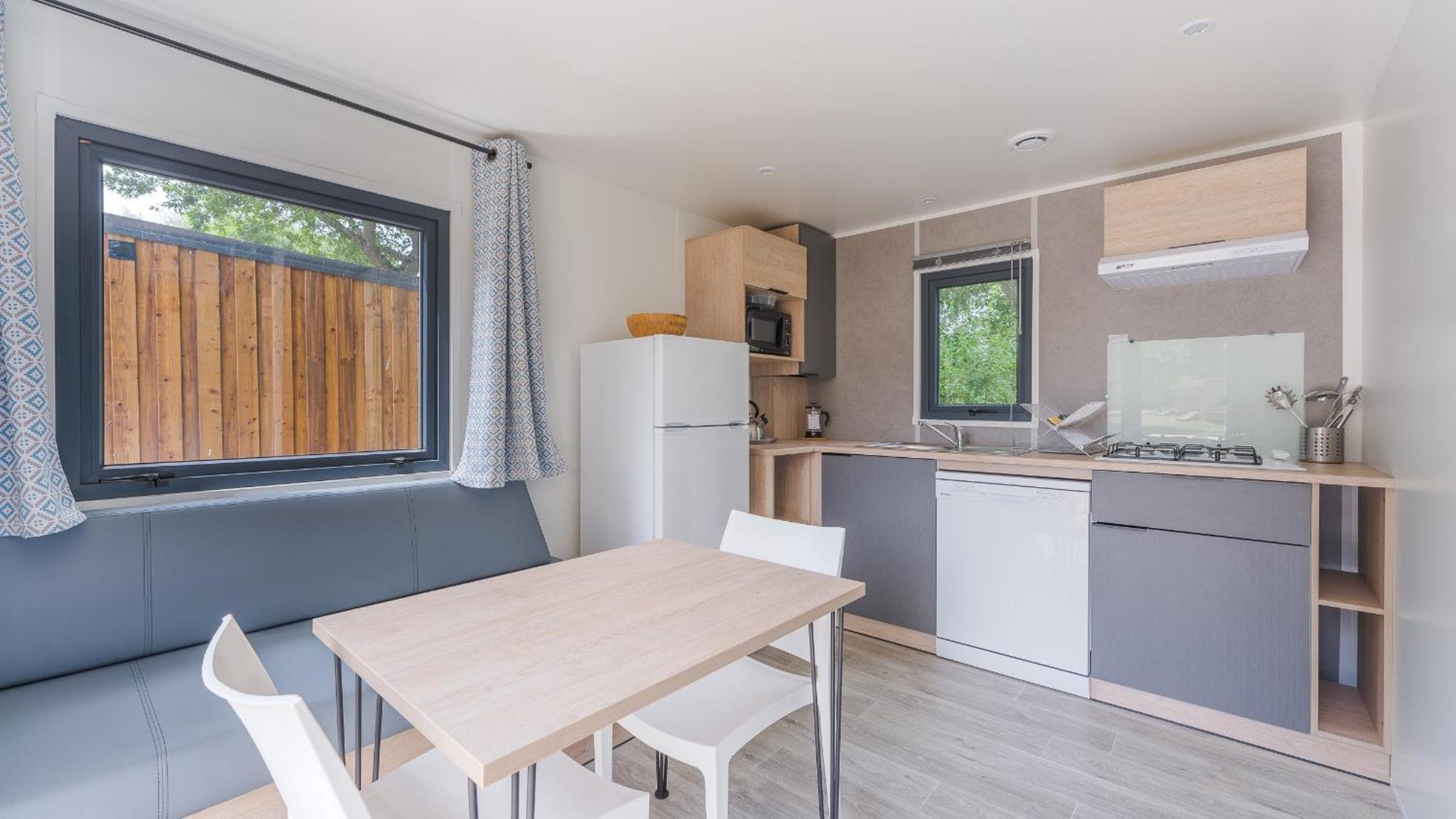 Camping Saint Michel Courtils Habitación foto